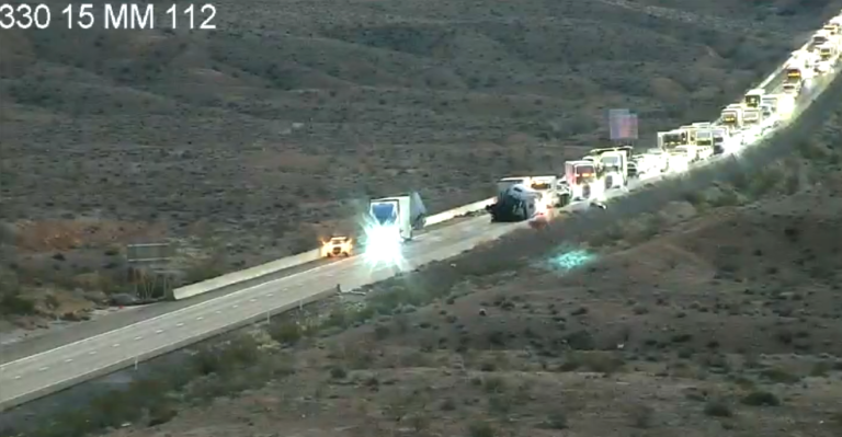 Cierre Total de la I-15 Sur en la Milla 113 Debido a Colisión de Tráfico en Las Vegas