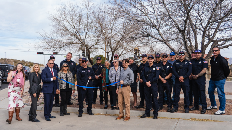 Escultura ‘Forged in Service’ Rinde Homenaje a Bomberos en Las Cruces