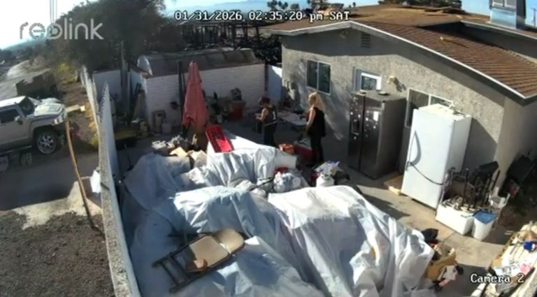 Seguridad en Las Vegas: Ladronas Roberan Casa Afectada por Incendio