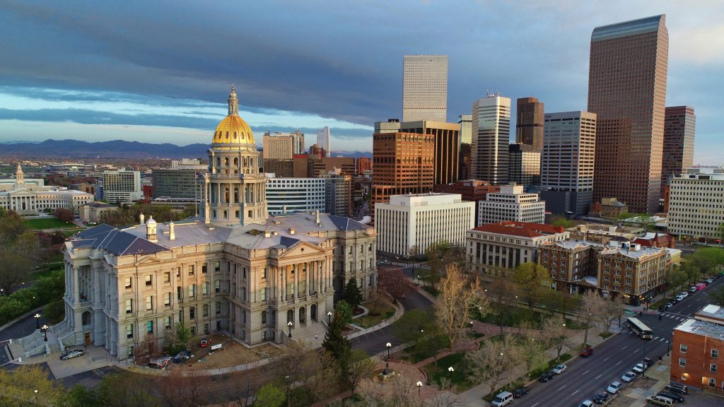Colorado demanda a Trump para detener recortes de $600 millones en fondos de salud pública