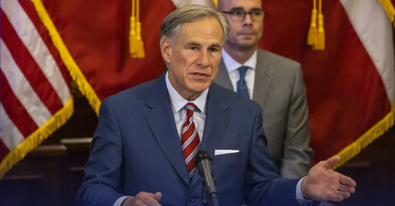 Gobernador Abbott celebra el récord de solicitudes en el programa de elección escolar en Texas