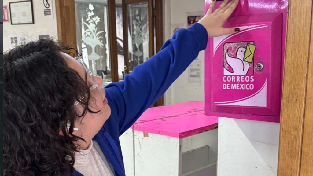 Joven Duranguense Utiliza el Correo para Contactar a su Amiga en Argentina