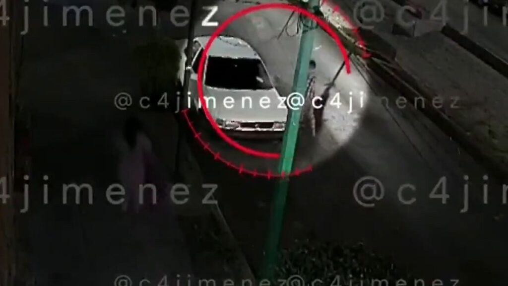 Familia de la Magdalena Contreras Defiende su Auto de un Ladrón con Escobazos y Tubazos