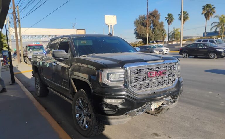 Aparatoso Choque por Alcance en el Paso a Desnivel 11:40 de Gómez Palacio