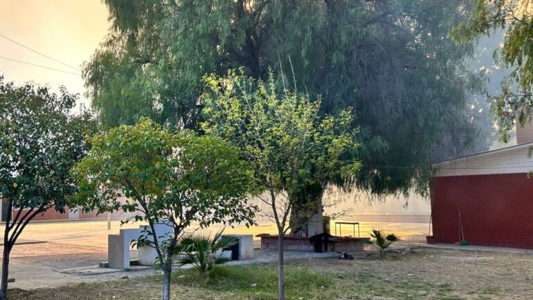 Incendio en Saltillo provoca protestas de padres cerca de la primaria Cristóbal Colón