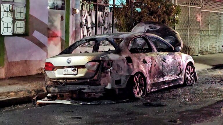 Incendio de vehículo en Guadalajara por bomba Molotov: vecinos alarmados tras explosión
