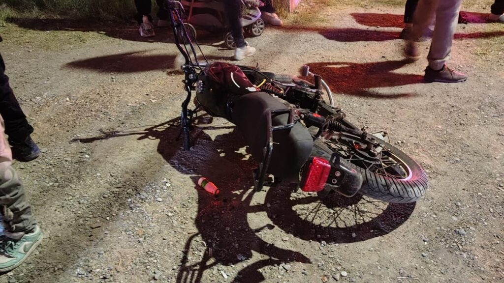 Niña en estado grave tras accidente de motocicleta en Torreón: velocidad excesiva implicada