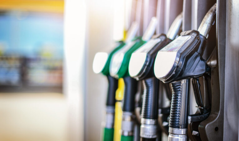 Precios de Gasolina en EE. UU. Podrían Aumentar por Conflicto en Medio Oriente