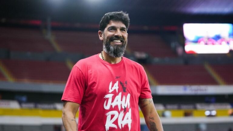 Loco Abreu Asegura que la Prioridad es la Recuperación de Gil Mora para el Mundial