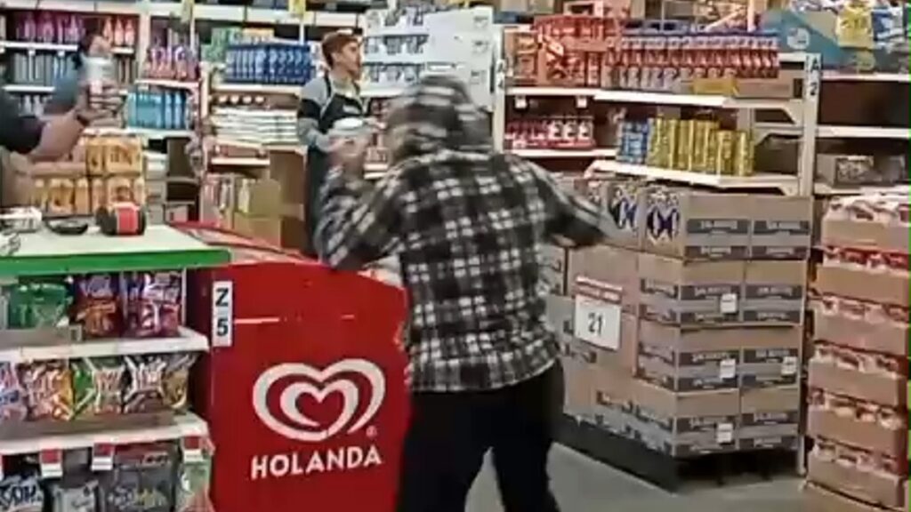 Intento de Robo en Bodega Aurrera de Michoacán: Asaltantes Heridos por Policía | VIDEO