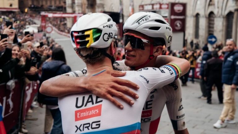 Isaac del Toro Brilla en el Strade Bianche al Alcanzar el Tercer Lugar