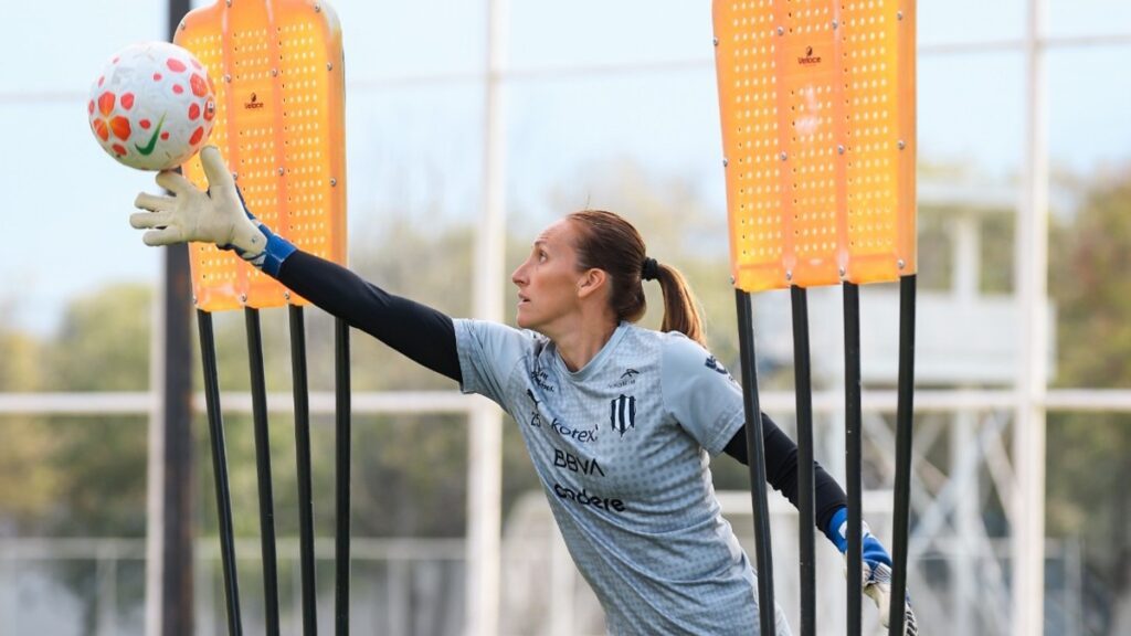 Pamela Tajonar de Rayadas: Impulsando el Fútbol Femenil Desde una Temprana Edad