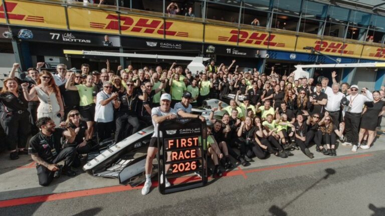Checo Pérez Regresa con Cadillac: Impactante Debut en el GP de Australia 2026