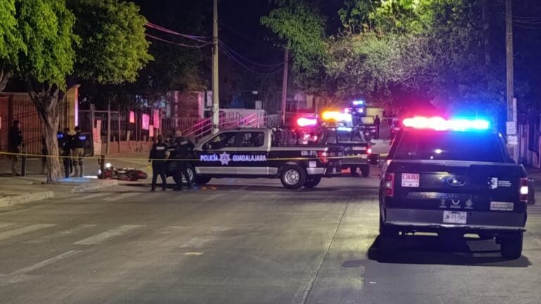 Pelea en fiesta en Guadalajara desencadena persecución y balacera: un muerto y un herido