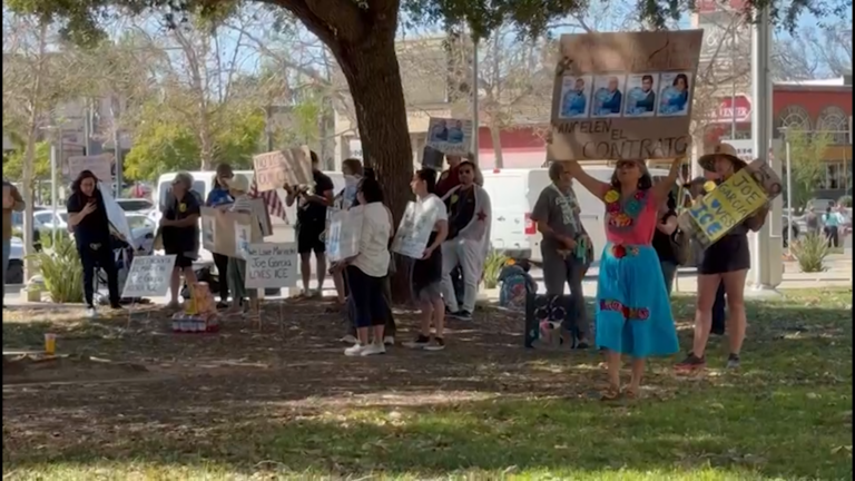Protesta en Escondido Contra la Presencia de ICE en Instalaciones Municipales