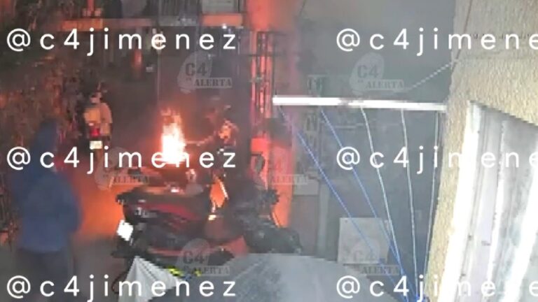 Extorsionadores Incendian Moto de Comerciantes en Venustiano Carranza Tras Negarse a Pagar Cuotas