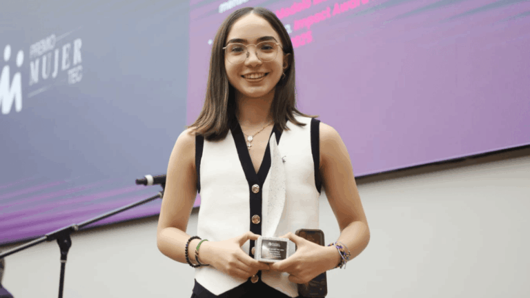 Marla Silvas, joven emprendedora de 20 años, triunfa con el Premio Mujer Tec por su emprendimiento social