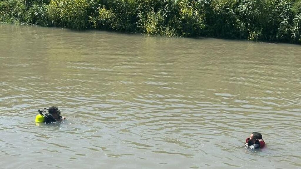 Desaparición en el Río Lerma: Hombres caen tras colapso de barda en Abasolo