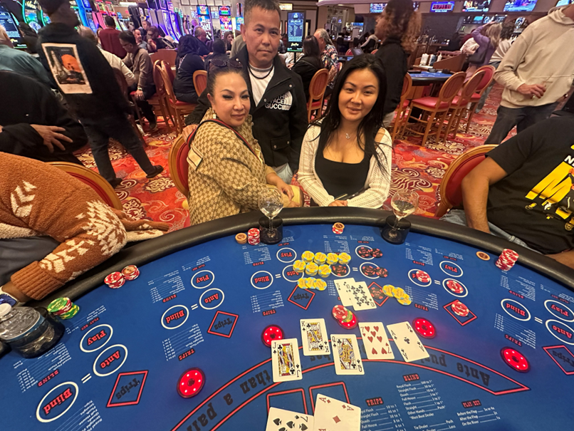 Jackpot Histórico: Residenta de Las Vegas Gana $55,000 con Escalera Real en el South Point Hotel Casino