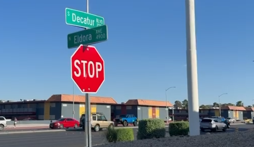 Colisión en Las Vegas: Conductor de Scooter Herido en Accidente en Decatur Boulevard