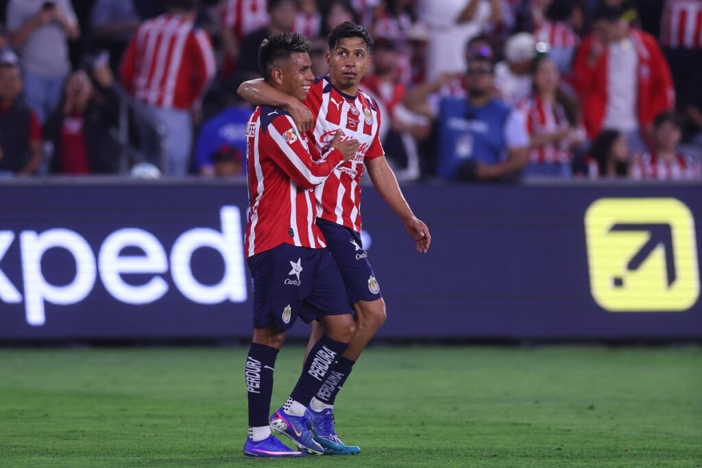 Ángel Sepúlveda Brilla en la Victoria de Chivas frente a Atlas en el Clásico Tapatío