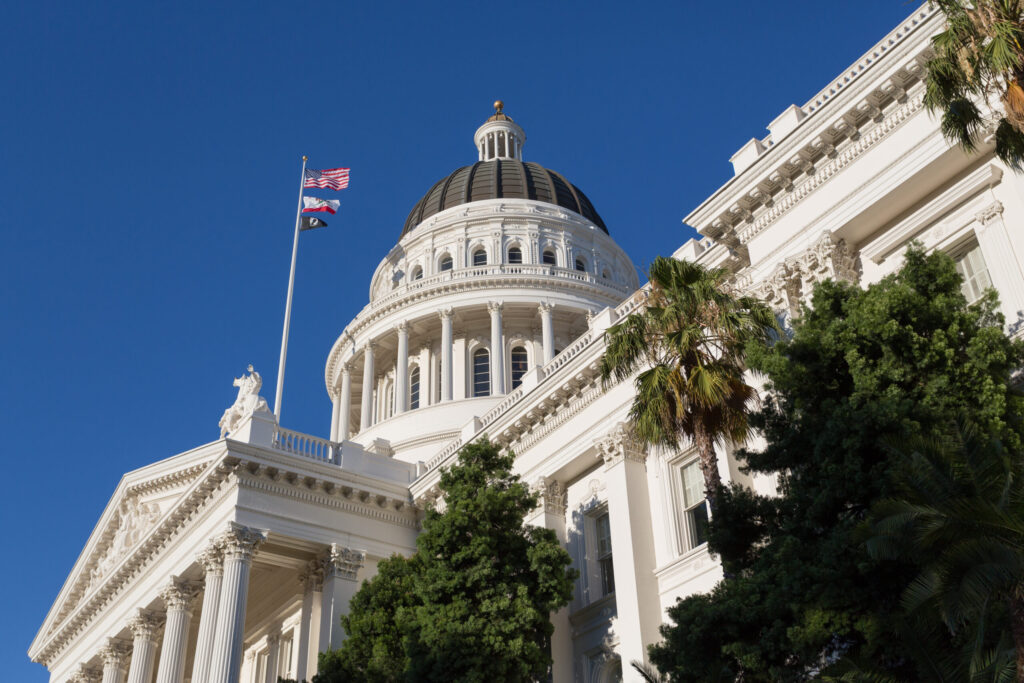 Fiscal General de California Lidera Demanda Contra Orden Ejecutiva de Trump sobre Elecciones