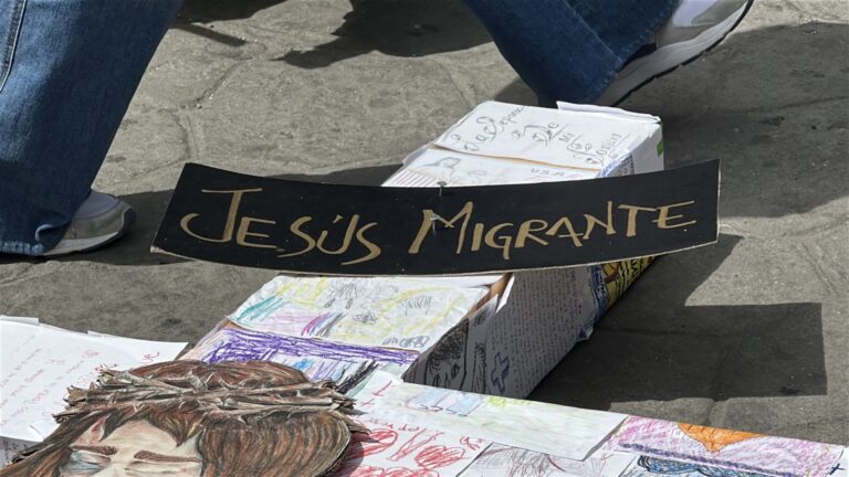 Viacrucis Migrante en Tijuana: Dolor y Esperanza en la Frontera