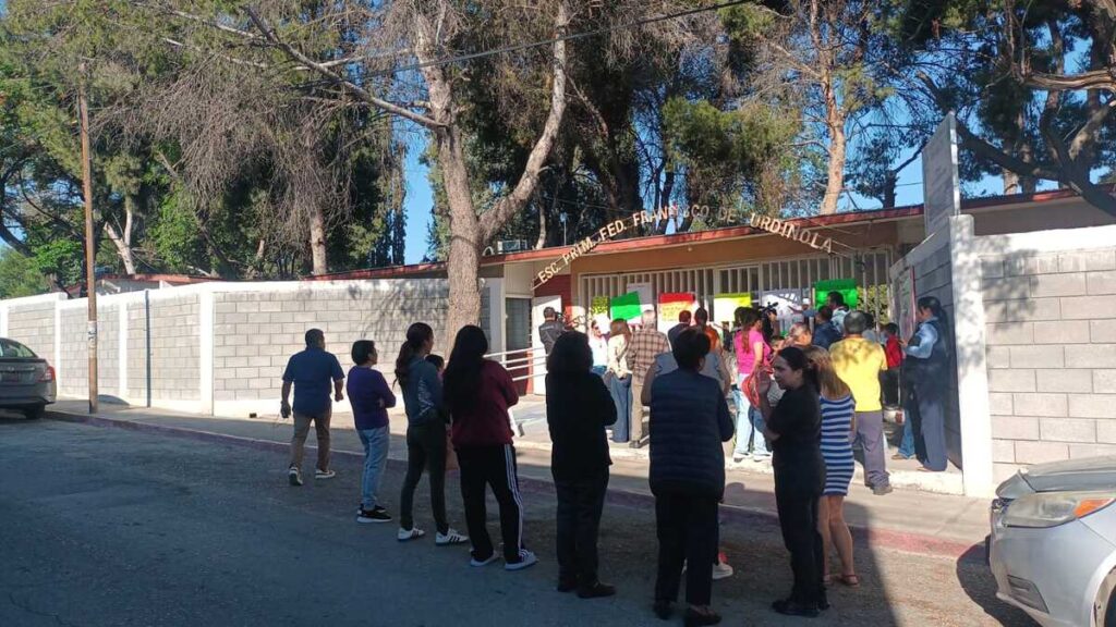 Escuela primaria en Saltillo cierra sus puertas por falta de maestro en segundo grado