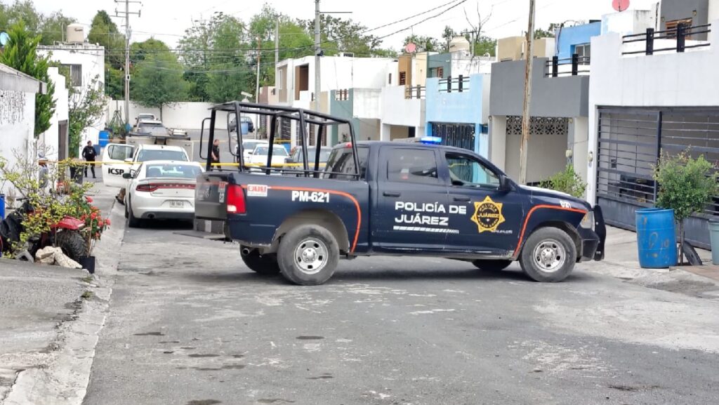Impactante cateo en Juárez, Nuevo León: Detienen a pareja y aseguran arma y drogas