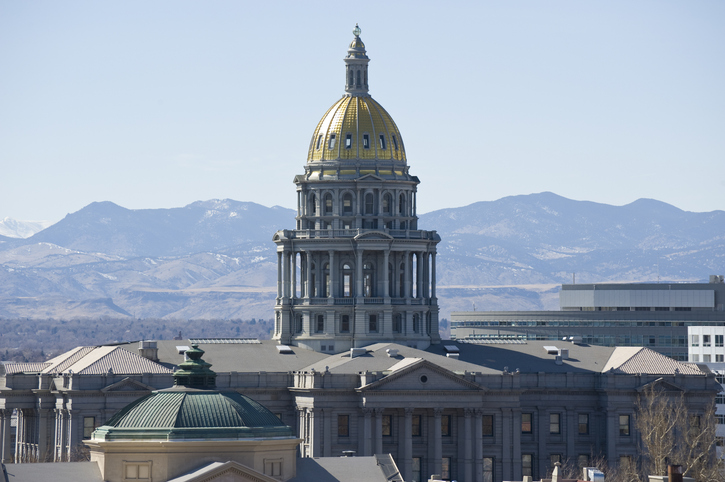 Concejo Municipal de Denver Considera Reducción de Penas por Delitos Menores tras Fallo Judicial