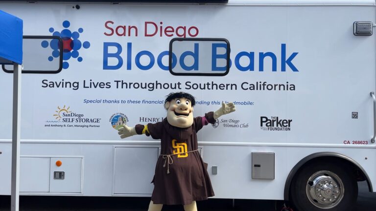 Celebración de la Décima Donación de Sangre de los Padres en Petco Park