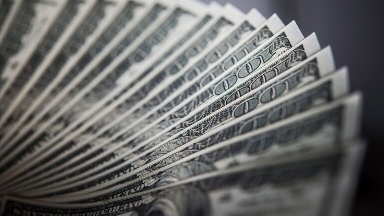 Dólar hoy: Peso mexicano cae a 17.34 en el tipo de cambio en México