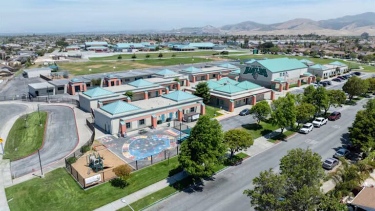 Debate en Salinas: ¿Debería Cambiar de Nombre la Escuela César Chávez?