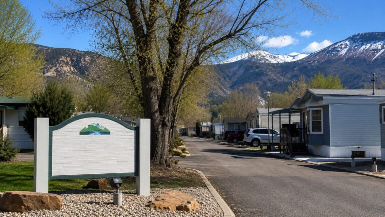 “Es un momento muy arriesgado para los residentes”. Ciudad de Glenwood alerta sobre vulnerabilidad de parques de casas móviles