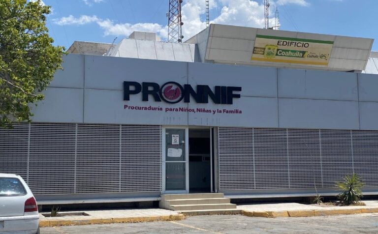 Encuentran a Niño Desaparecido en Hotel de Torreón; Un Hombre es Arrestado