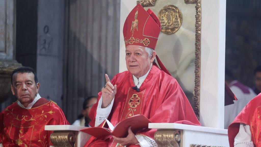 Arzobispo de Puebla Dedica Oraciones Especiales a Blanca Adriana Vázquez durante Misa de Pentecostés