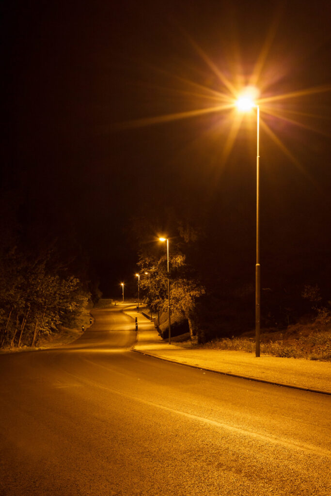 Aurora Colorado Persiste con Viejas Luminarias de Sodio en Espera de la Transición a LED