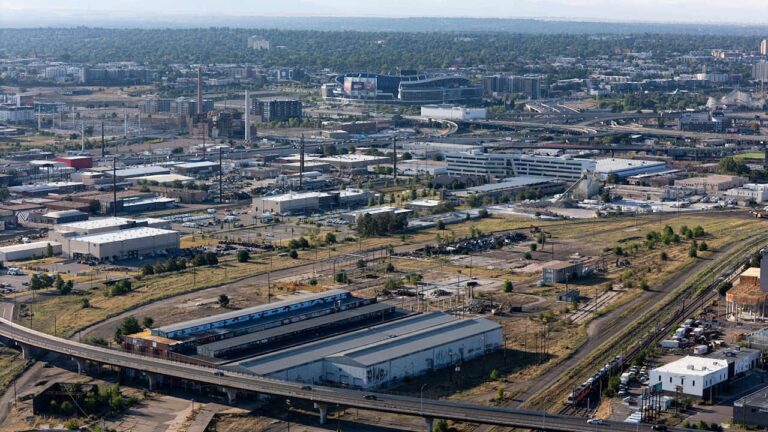 Denver Broncos y CDOT cierran un acuerdo crucial para la compra de Burnham Yard
