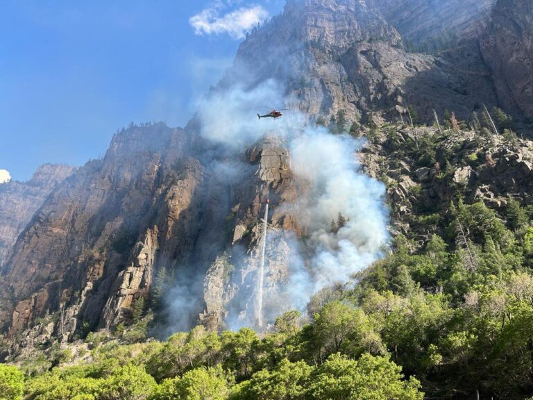 Tres incendios, un río de por medio y una carrera contra el tiempo en Glenwood Canyon