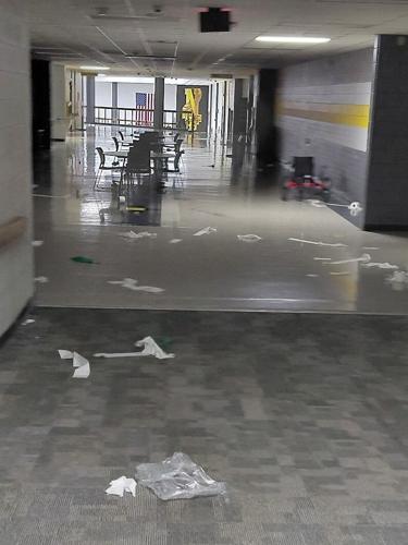 Broma de Graduación en Newton High School Podría Resultar en Cargos Penales para 11 Exestudiantes