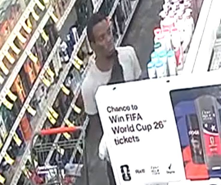 Robo en Midland: Buscan a Sospechoso de Robar $700 en CVS