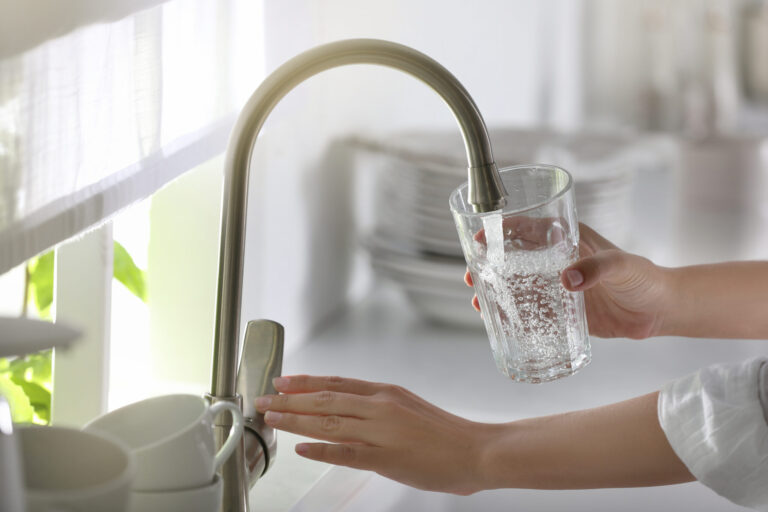 Aviso de hervir el agua en Burden, Kansas, tras múltiples rupturas en tuberías del sistema público