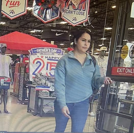 Crime Stoppers busca a mujer vinculada con presunto robo en Harlingen