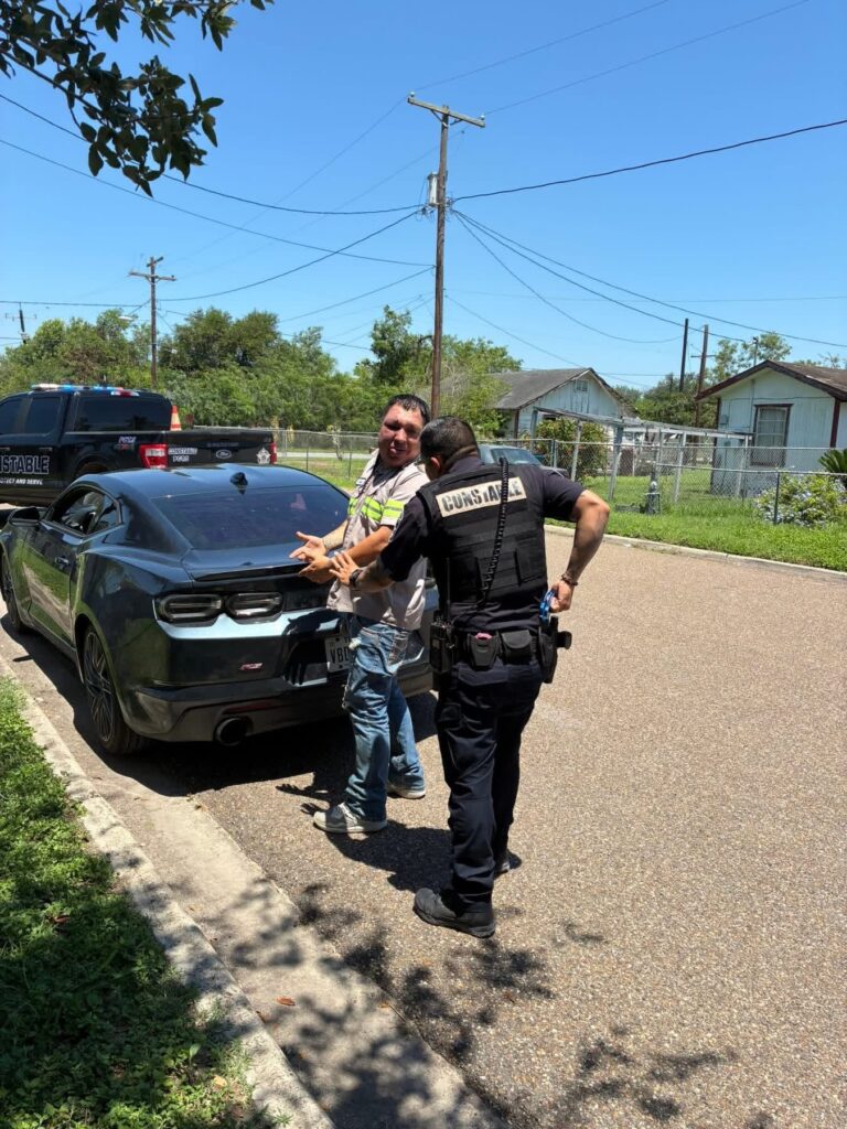 Detienen a conductor por carreras clandestinas en Edcouch, Texas
