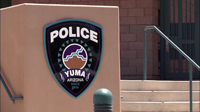 Robo armado en Yuma: buscan a sospechoso tras asalto en gasolinera