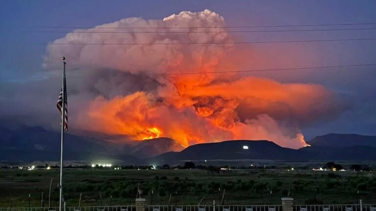 Tres bomberos mueren combatiendo incendios que ya han consumido decenas de miles de acres en el oeste de Colorado