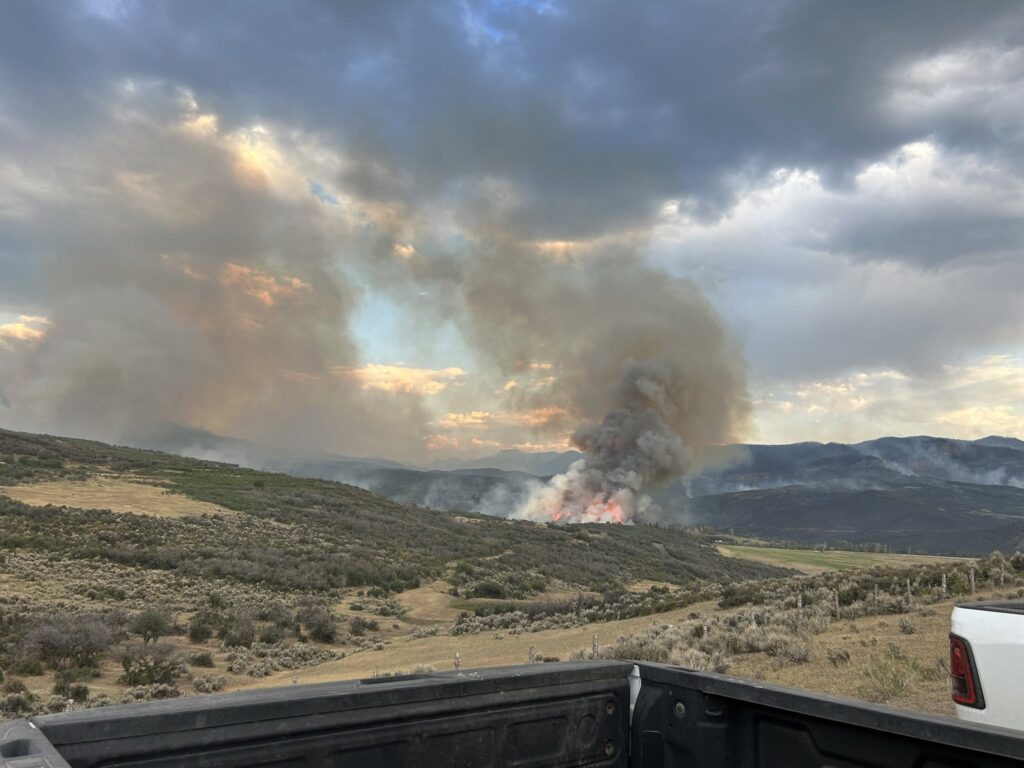 Piloto muere tras caer helicóptero que combatía el incendio Gold Mountain en Colorado
