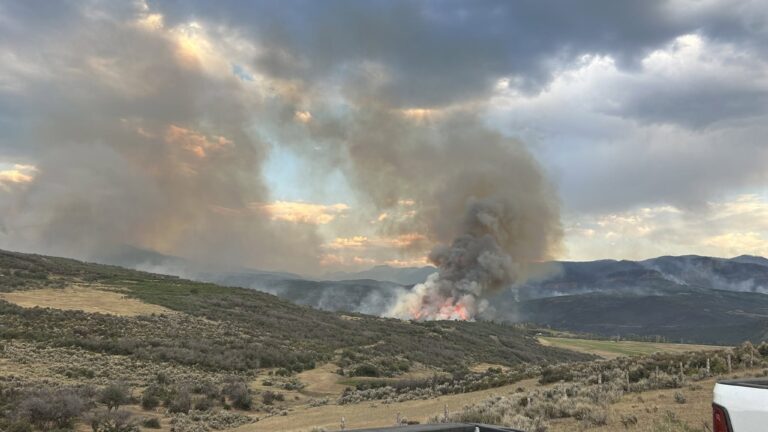 Piloto muere tras caer helicóptero que combatía el incendio Gold Mountain en Colorado