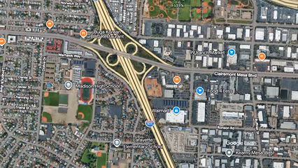 Accidente en San Diego: joven de 27 años muere tras chocar contra árbol y muro en la I-805