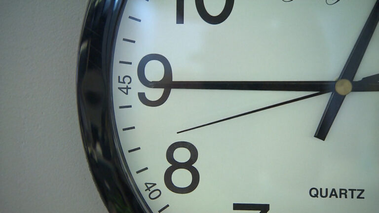 Horario de verano permanente: qué dice el debate sobre salud, sueño y el reloj biológico